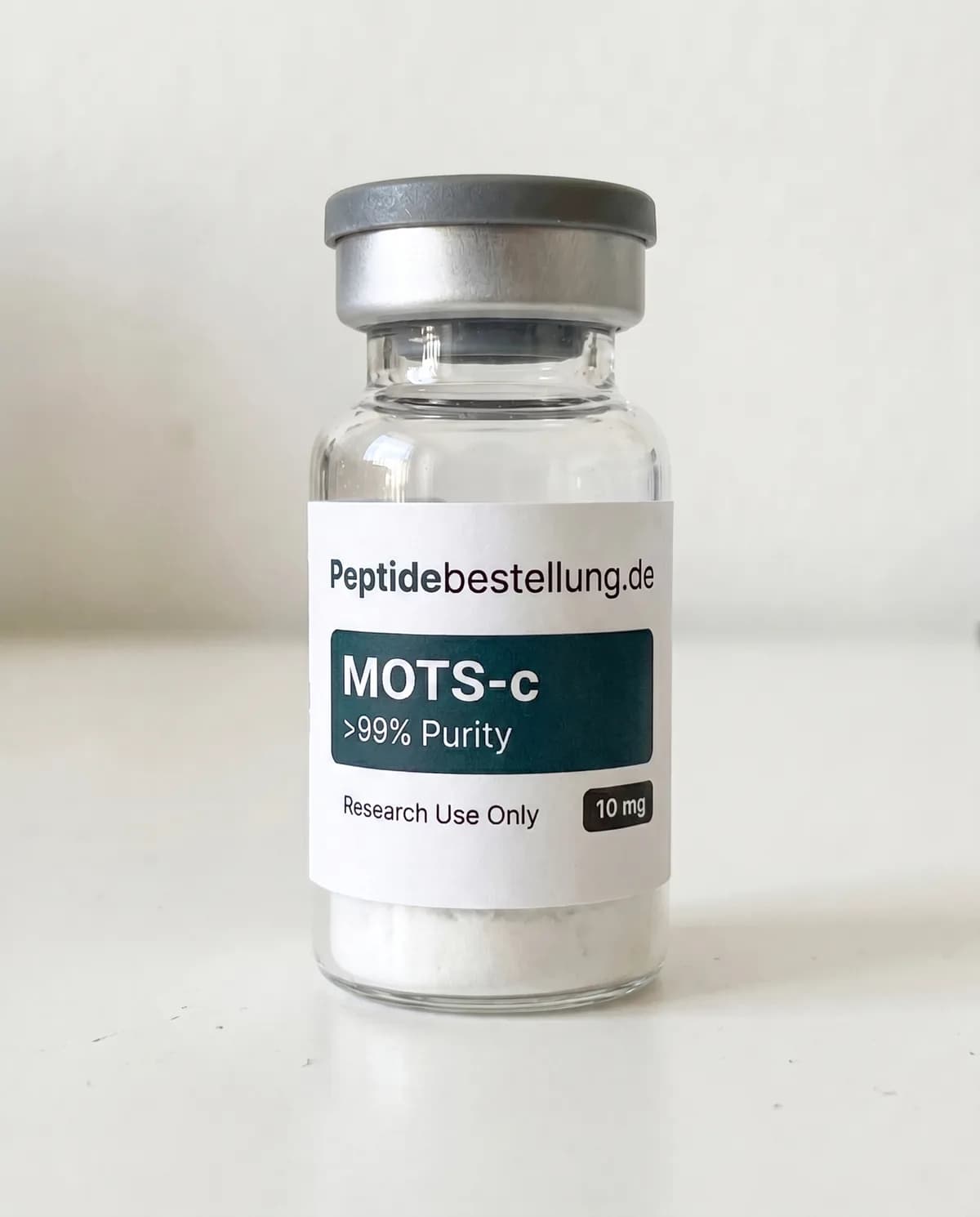MOTS-c 10 mg Stoffwechsel-Forschungspeptid als klares Vial mit Frontetikett und lyophilisiertem Pulver